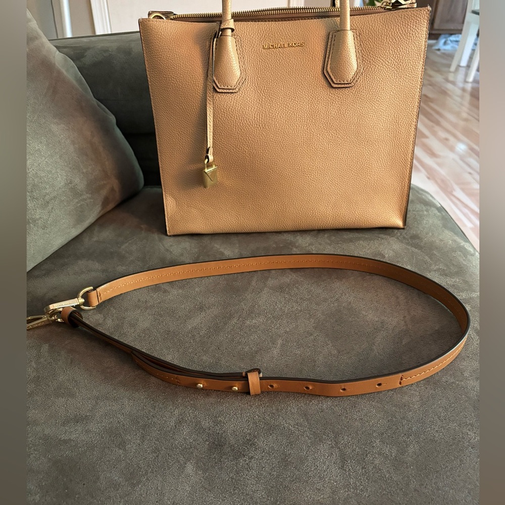 Michael Kors Purse - Picture 5 of 5